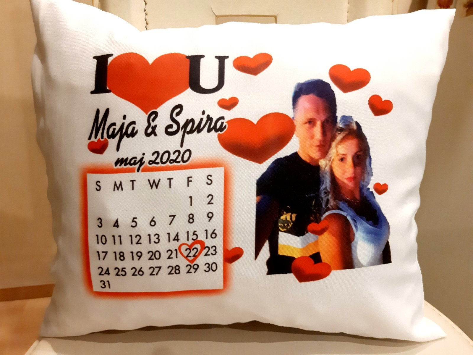 Ukrasni jastuci sa natpisom/Jastuci sa stampom po zelji/kalendar jastuk.jpg